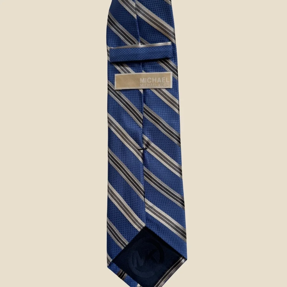 Michael Kors Mens Blue Silver Striped 100% Silk Necktie Classic Designer Tie
